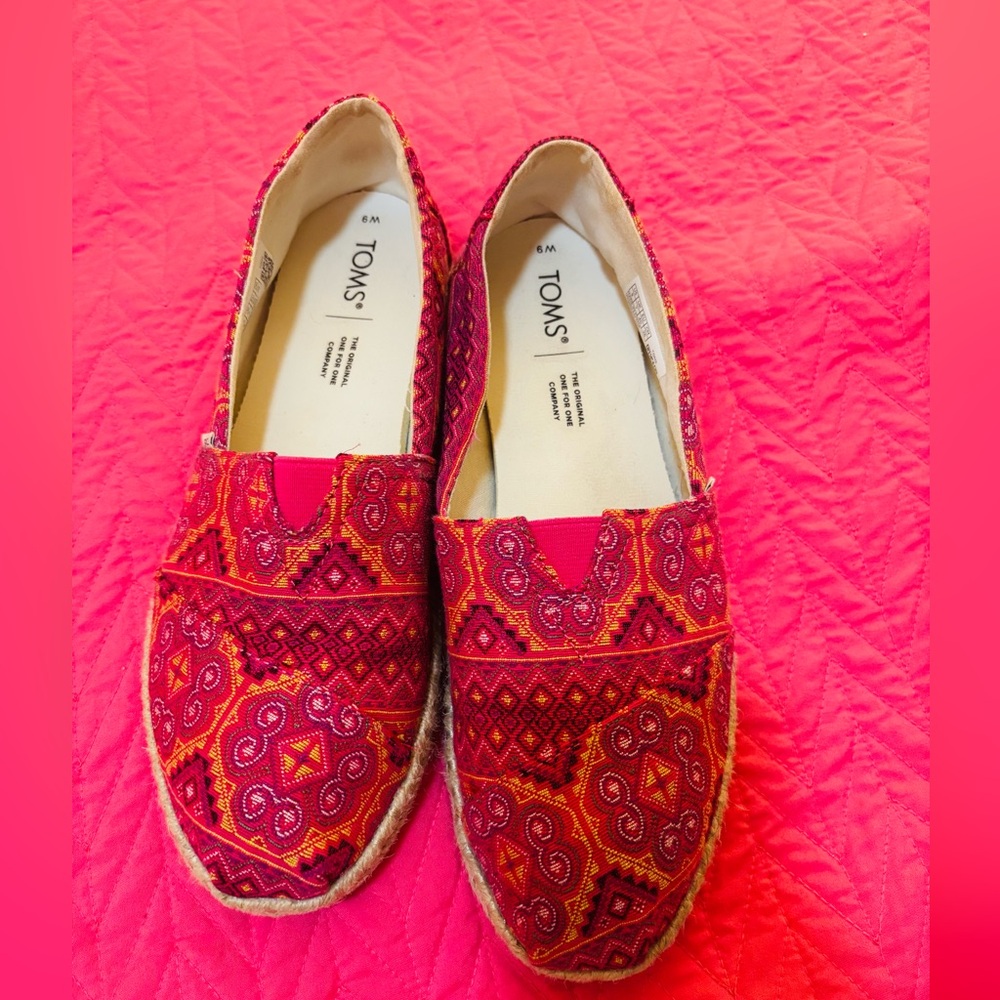 TOMS Women's Vibrant Red Espadrilles - Picture 1 of 6